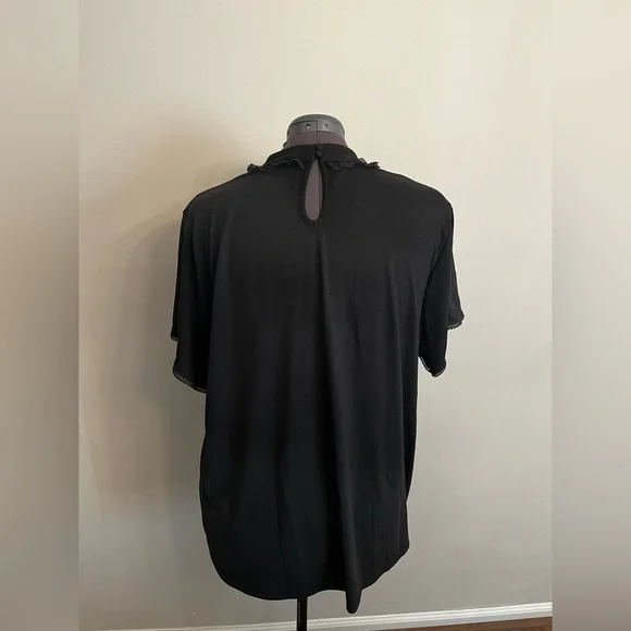 HotTopic Top - Picture 3 of 4